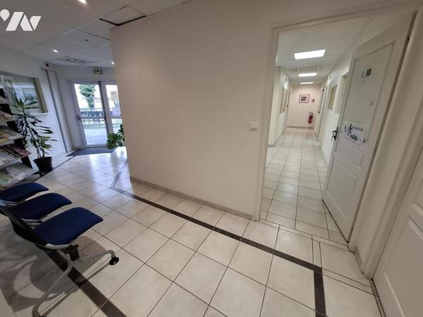 Locaux Commerciaux - zone des Charriers - 249 m² libre pour janvier 2026 sur une parcelle de 2123 m²