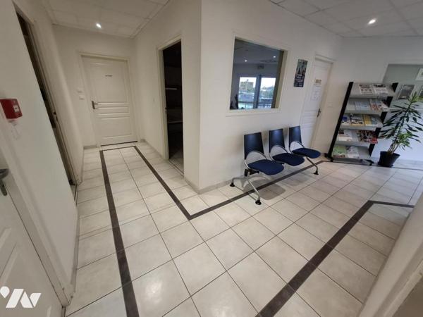 Locaux Commerciaux - zone des Charriers - 249 m² libre pour janvier 2026 sur une parcelle de 2123 m²