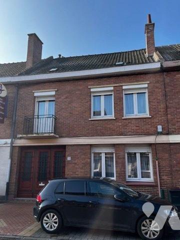 Maison bourgeoise en hyper centre ville de COURRIÈRES d'environ 130 m² habitable proposant hall...