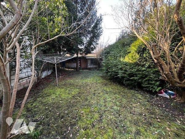 Maison bourgeoise en hyper centre ville de COURRIÈRES d'environ 130 m² habitable proposant hall...