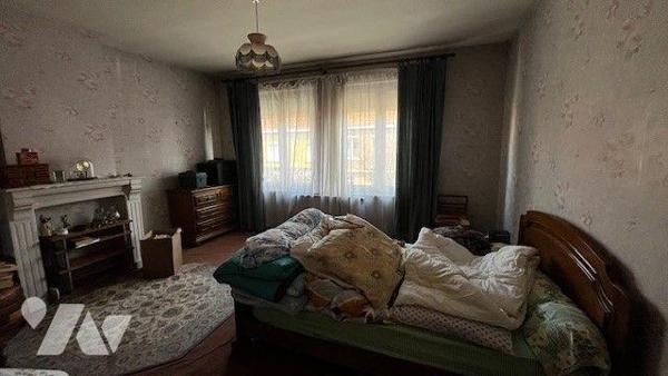 Maison bourgeoise en hyper centre ville de COURRIÈRES d'environ 130 m² habitable proposant hall...