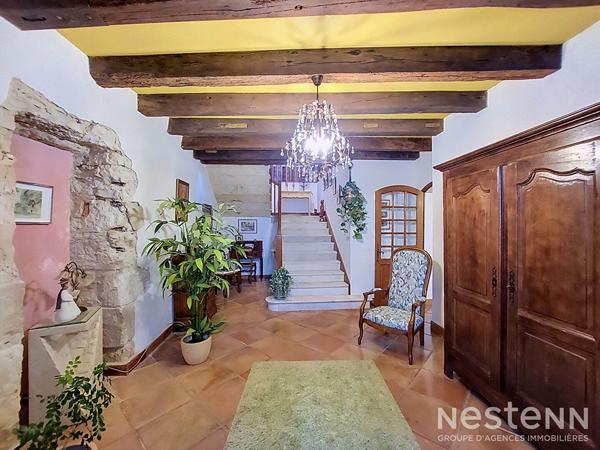 A vendre Maison de village en pierre de 173 m² avec garage et petit extérieur au coeur du village.