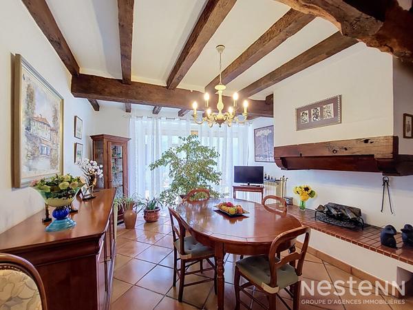 A vendre Maison de village en pierre de 173 m² avec garage et petit extérieur au coeur du village.