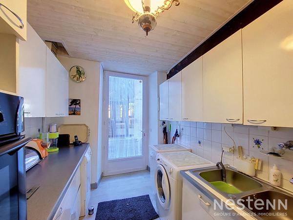 A vendre Maison de village en pierre de 173 m² avec garage et petit extérieur au coeur du village.