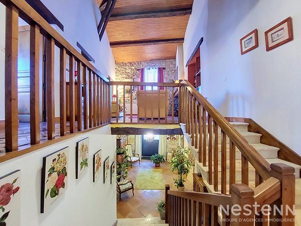 A vendre Maison de village en pierre de 173 m² avec garage et petit extérieur au coeur du village.