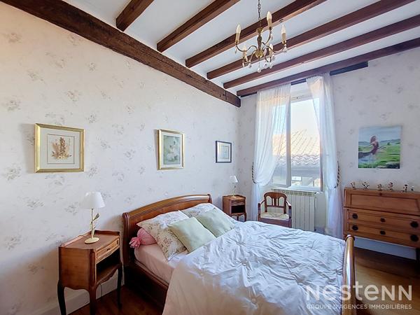 A vendre Maison de village en pierre de 173 m² avec garage et petit extérieur au coeur du village.