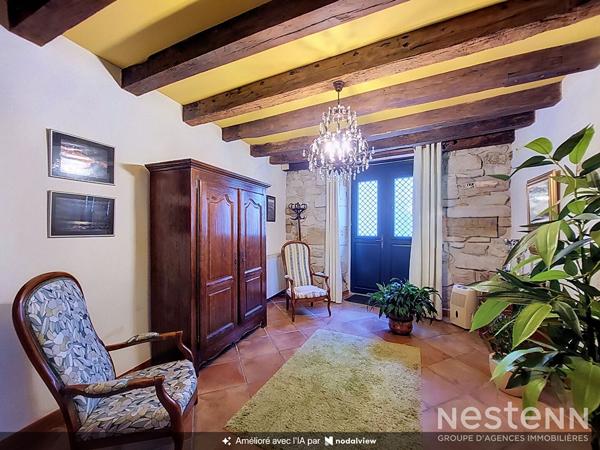 A vendre Maison de village en pierre de 173 m² avec garage et petit extérieur au coeur du village.