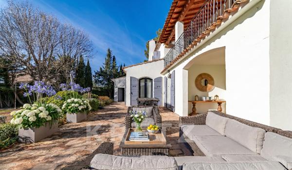 Aix-en-Provence. Élégante villa familiale de 220 m² au cœur d’un parc arboré