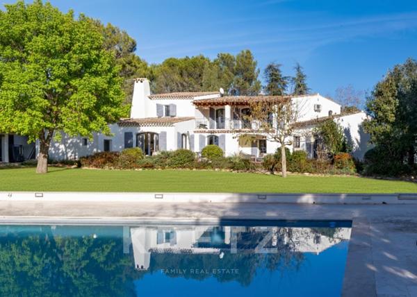 Aix-en-Provence. Élégante villa familiale de 220 m² au cœur d’un parc arboré