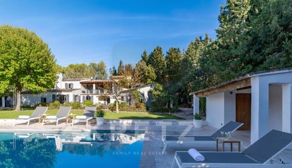 Aix-en-Provence. Élégante villa familiale de 220 m² au cœur d’un parc arboré