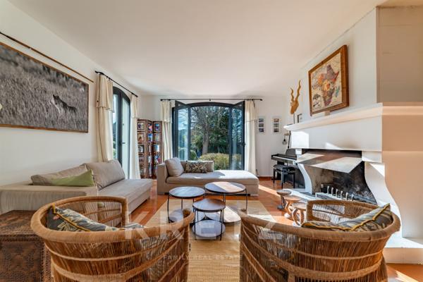 Aix-en-Provence. Élégante villa familiale de 220 m² au cœur d’un parc arboré