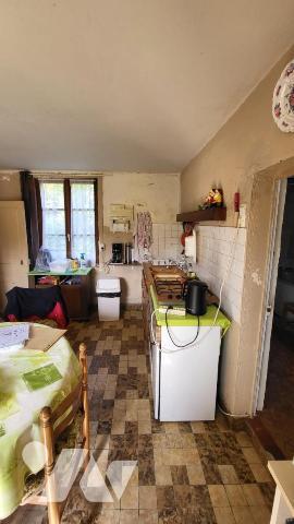 Maison en brique et colombage en campagne