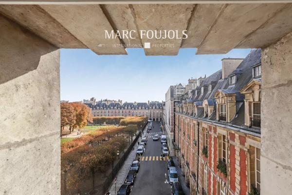 DUPLEX PLACE DES VOSGES.