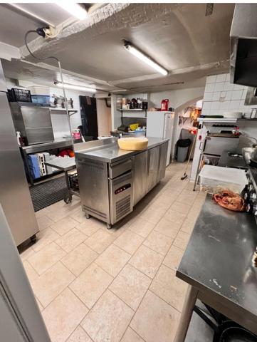 PIZZERIA au feu de bois/RESTAURANT au coeur du centre ville de RIEZ LA ROMAINE (04), PAYS du VERDON