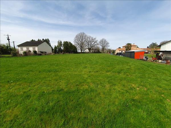 Terrain à vendre |  Rochechouart |  2018 m²