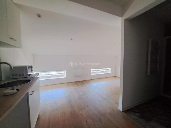 Location                                                      Studio
                        
                     1 pièces                      17 m2                     à Carmaux