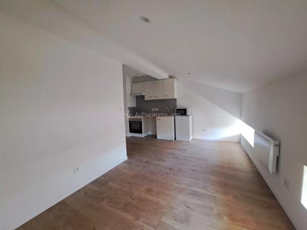Location                                                      Studio
                        
                     1 pièces                      17 m2                     à Carmaux