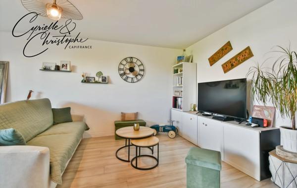 Dpt Hérault (34), à vendre à SAINT-JEAN DE VEDAS, appartement T3 de 65 m² avec balcon et box dans résidence sécurisée