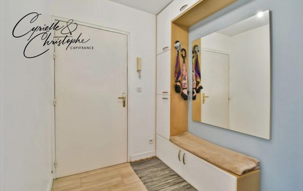 Dpt Hérault (34), à vendre à SAINT-JEAN DE VEDAS, appartement T3 de 65 m² avec balcon et box dans résidence sécurisée