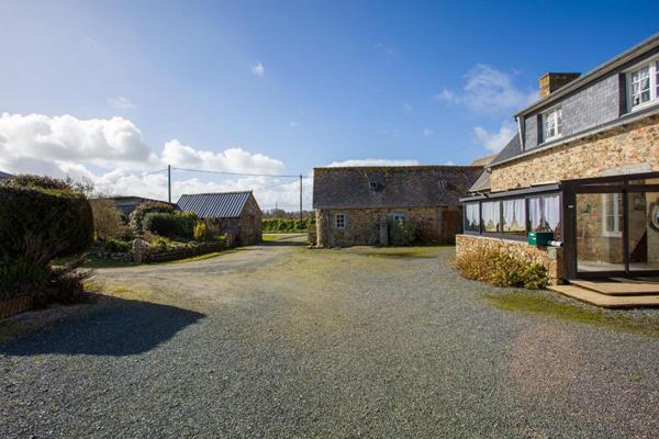 Corps de ferme en pierre à rénover , 1,5 ha de terrain , Pleumeur-Gautier proprietes-privees.com+3