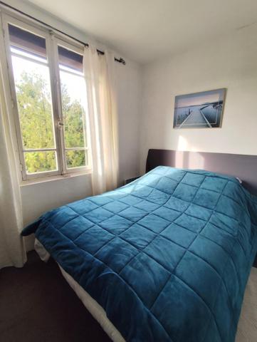 Venez découvrir cette maison pleine de charme, nichée sur un terrain exceptionnel avec son bel étang privatif !