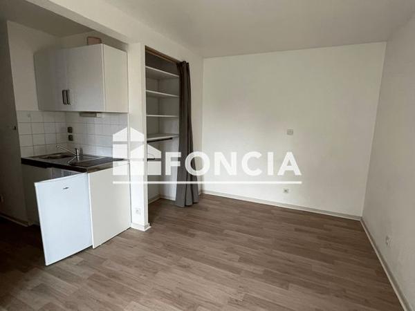 Location Studio 24 m² - 2EME ETAGE - PORTE 18 Niort 79000