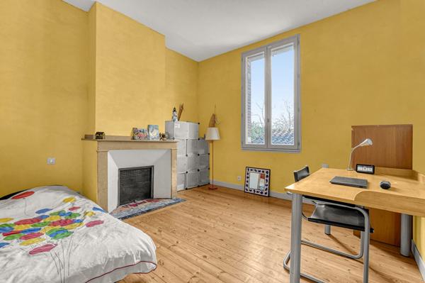 APPARTEMENT BAS CÔTE PAVÉE -