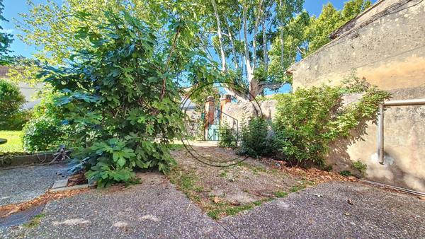 Cavaillon (84300) MAISON DES ANNEES 30 AVEC JARDIN ARBORE