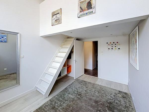 Appartement
         7 pièces
        - 300 m² Bien prestige 697 000 € *