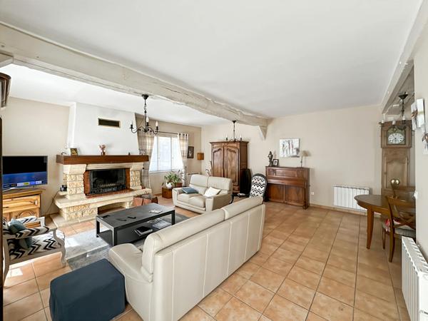 HYPER CENTRE VILLE 5 chambres Plain pied de vie Jardin ETREPAGNY
