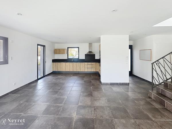 montrond-les-bains maison de 115m2 implantée sur 200m2 de terrain avec garage