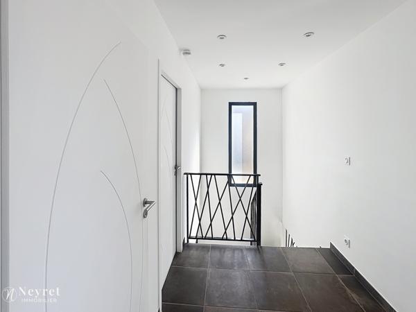 montrond-les-bains maison de 115m2 implantée sur 200m2 de terrain avec garage