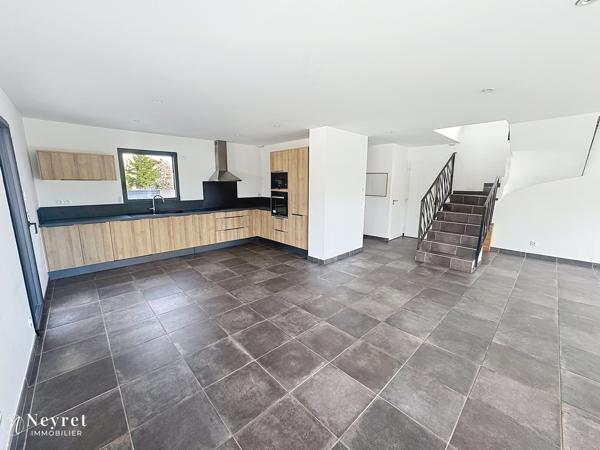 montrond-les-bains maison de 115m2 implantée sur 200m2 de terrain avec garage