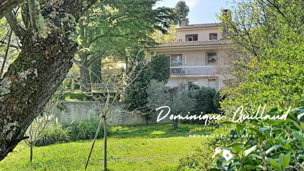 Nîmes-Villa  280 m² 7-pièces sur terrain de 3000 m²