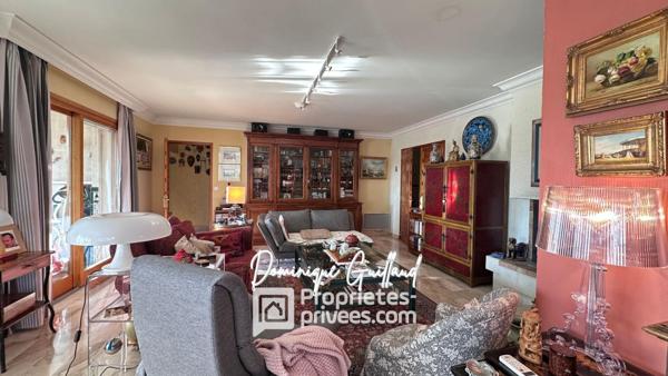Nîmes-Villa  280 m² 7-pièces sur terrain de 3000 m²