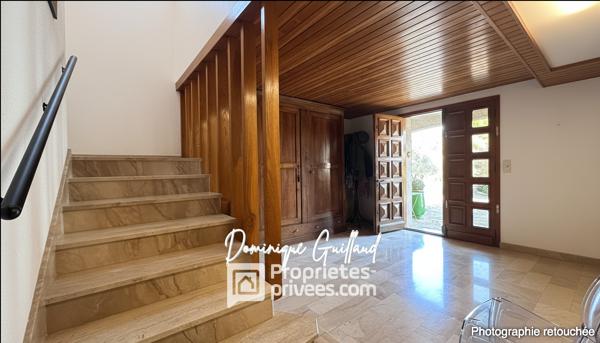 Nîmes-Villa  280 m² 7-pièces sur terrain de 3000 m²