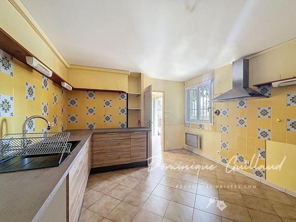 Nîmes-Villa  280 m² 7-pièces sur terrain de 3000 m²