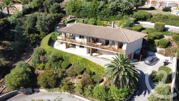 Maison à vendre  7 pièces - 200 m 2   CAVALAIRE SUR MER  - 83