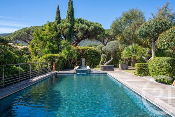 Maison à vendre  7 pièces - 200 m 2   CAVALAIRE SUR MER  - 83