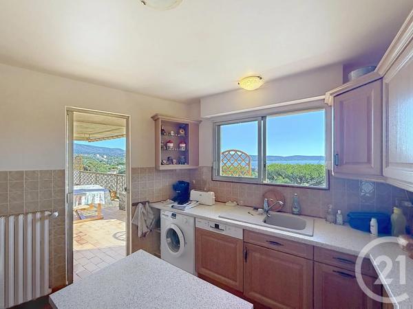 Maison à vendre  7 pièces - 200 m 2   CAVALAIRE SUR MER  - 83