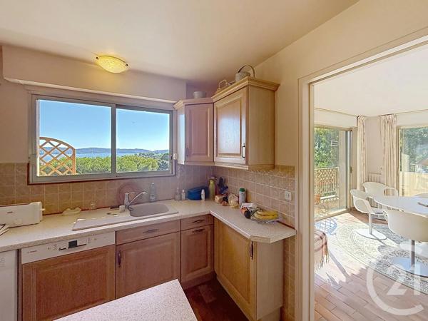 Maison à vendre  7 pièces - 200 m 2   CAVALAIRE SUR MER  - 83