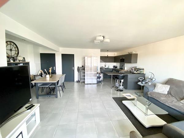 T4 dernier étage avec terrasse - Quartier des Chartreux (13004 Marseille)