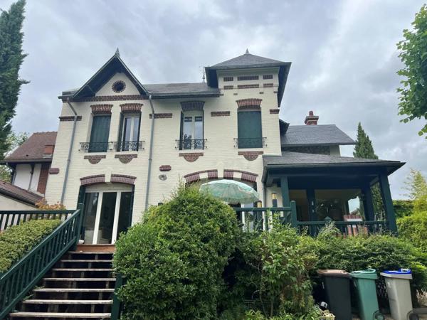 Maison de maître de 141 m2 édifiée sur un terrain de 1060 m2