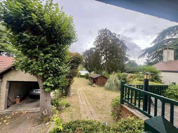 Maison de maître de 141 m2 édifiée sur un terrain de 1060 m2