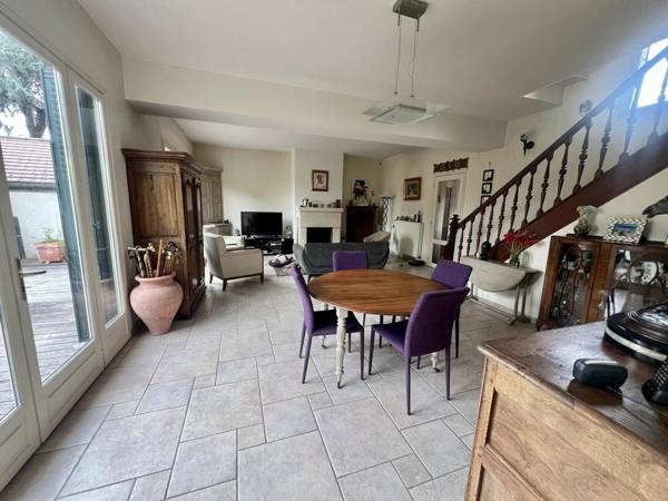 Maison de maître de 141 m2 édifiée sur un terrain de 1060 m2