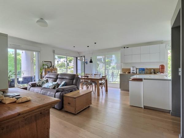 Divonne-les-Bains (01220) Appartement 2 chambres avec grande terrasse - Proximité centre