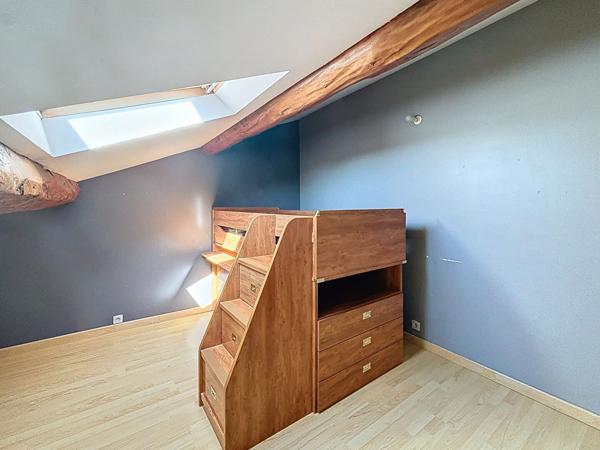 Maison Blyes 4 pièces 136 m2, 3 chambres sur un terrain de 333m2, au calme proche école et toutes commodités