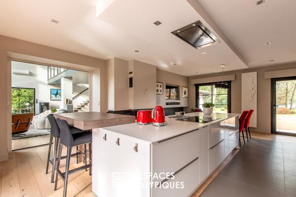 Villa contemporaine et parc paysager aux portes des plages