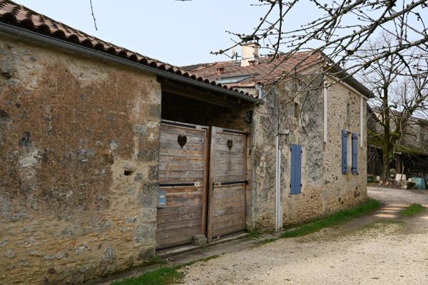 Sauveterre-la-Lémance (47500) Maison de village avec piscine et jardin