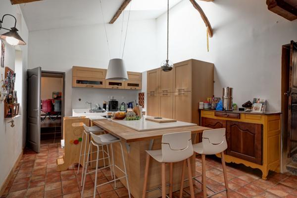 Sauveterre-la-Lémance (47500) Maison de village avec piscine et jardin